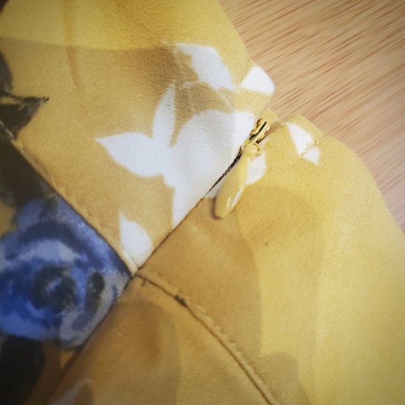 Matching Yellow Set Pants and Blouse - Picture 5 of 12